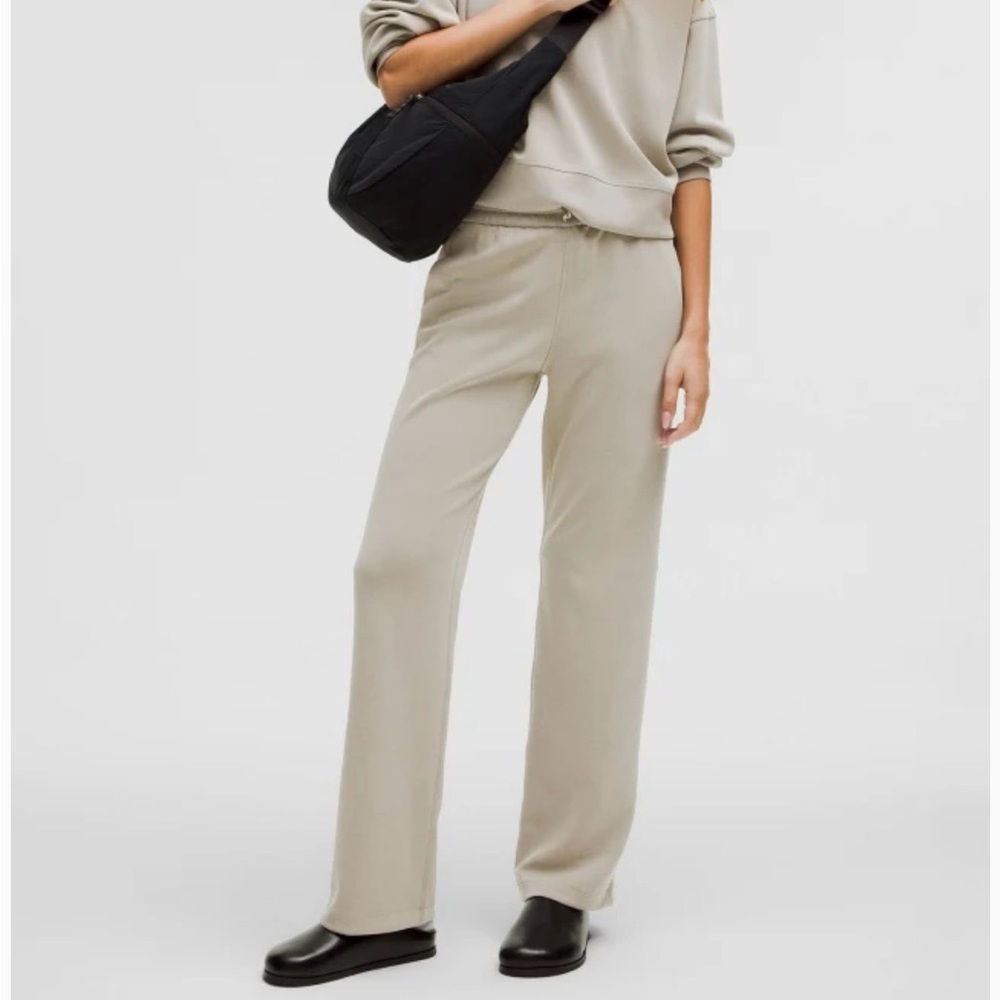 Lululemon Soft Stream High Rise Pants - size 6 short